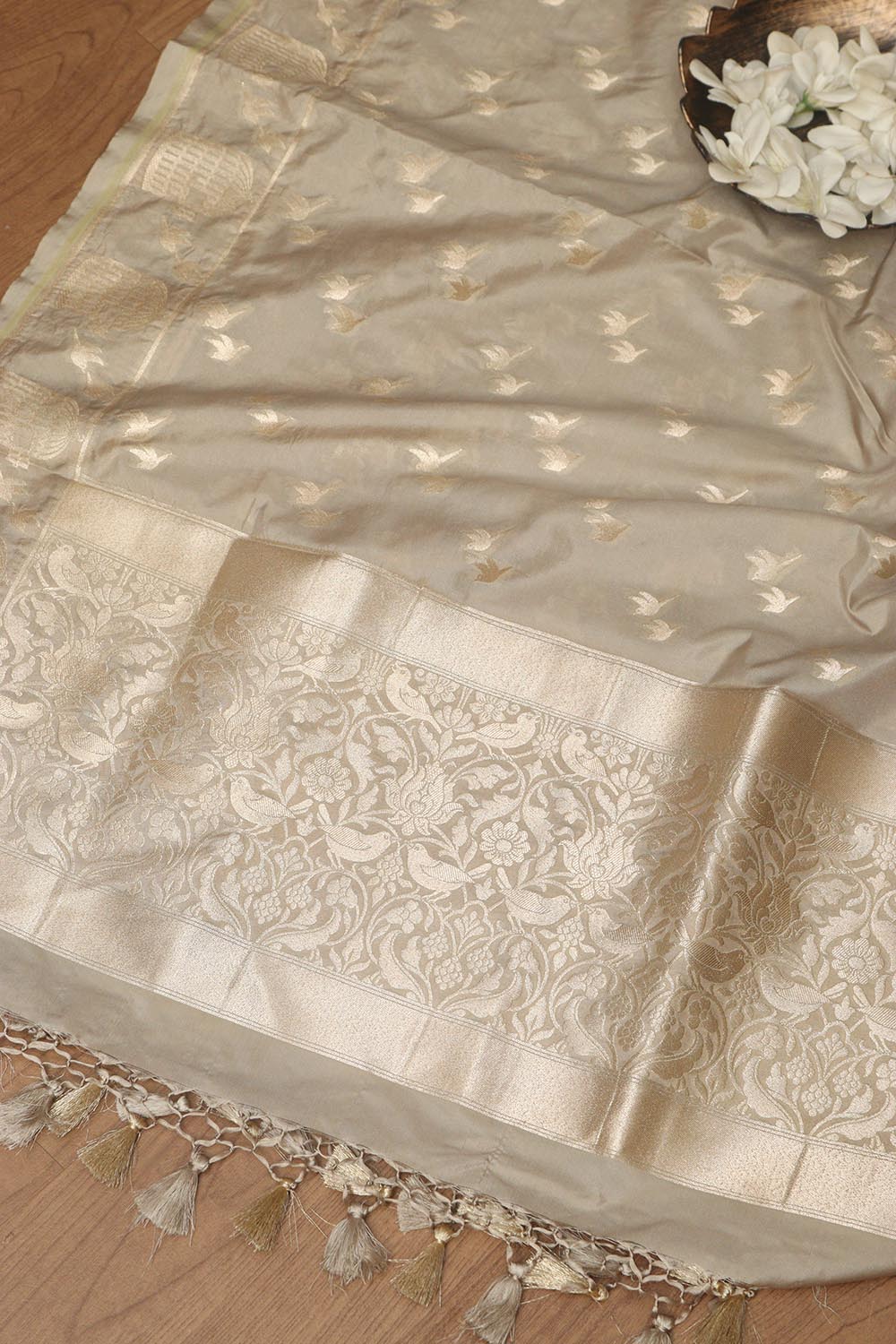 Soft and Elegant Pastel Banarasi Silk Dupatta - Luxurion World