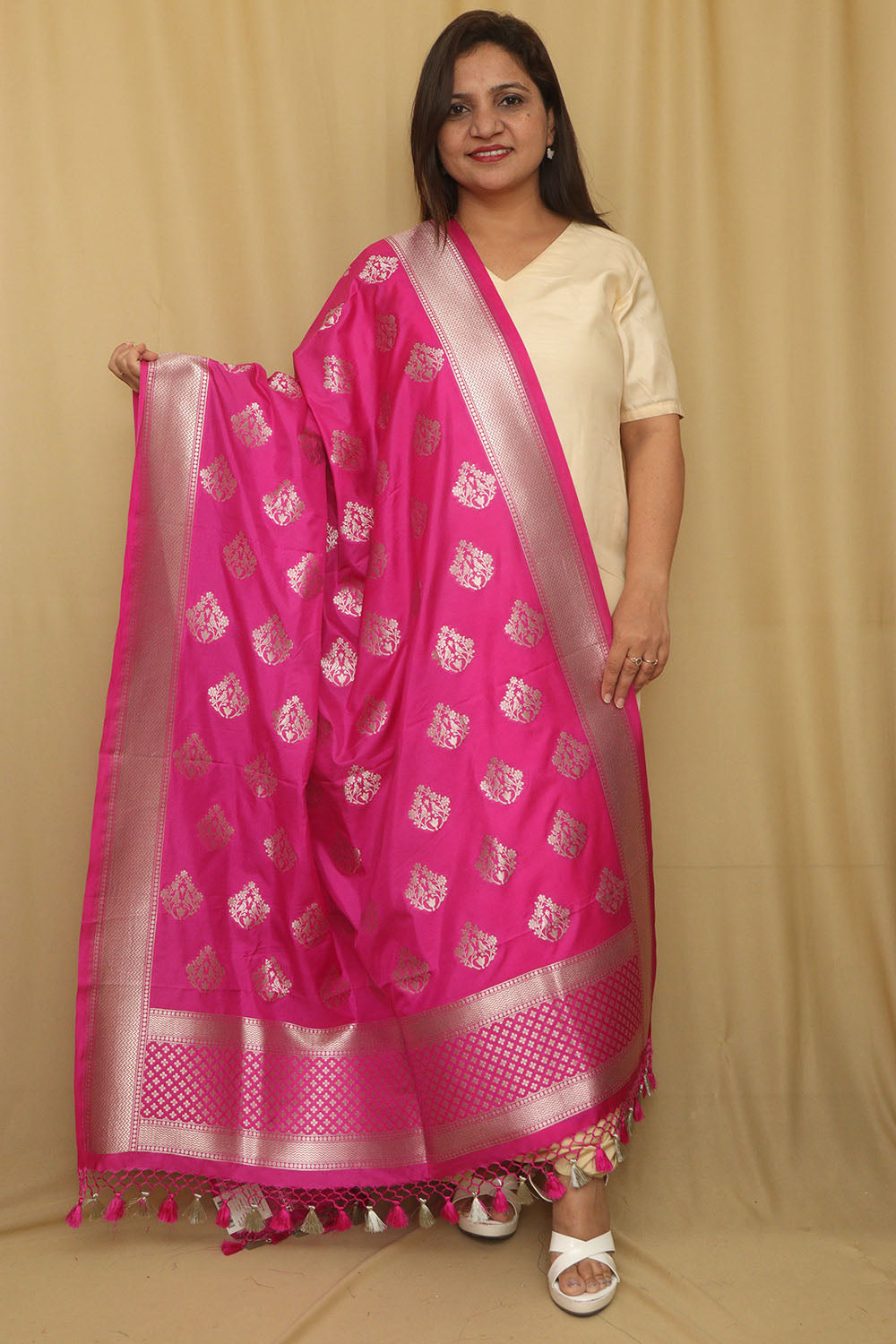 Stunning Pink Banarasi Silk Dupatta - Luxurion World