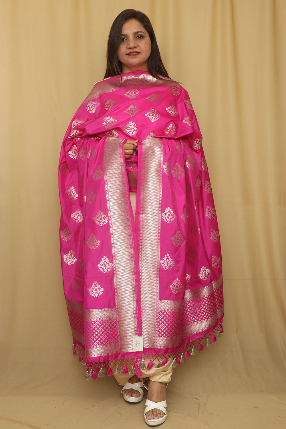 Stunning Pink Banarasi Silk Dupatta - Luxurion World