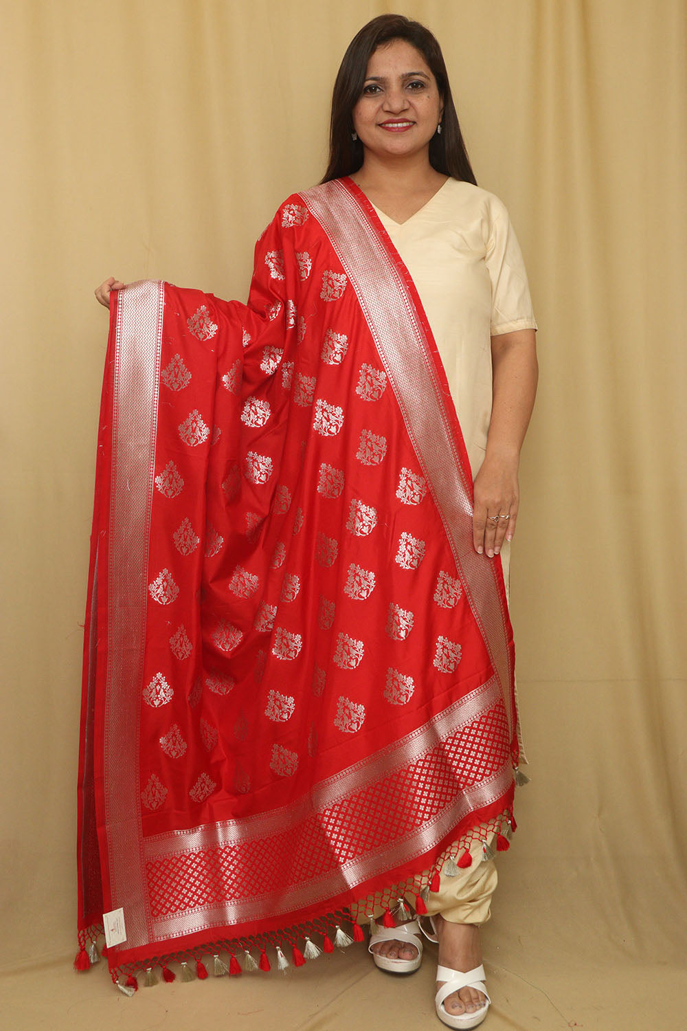 Stunning Red Banarasi Silk Dupatta - Luxurion World