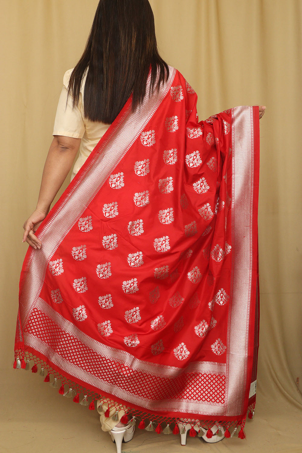 Stunning Red Banarasi Silk Dupatta - Luxurion World
