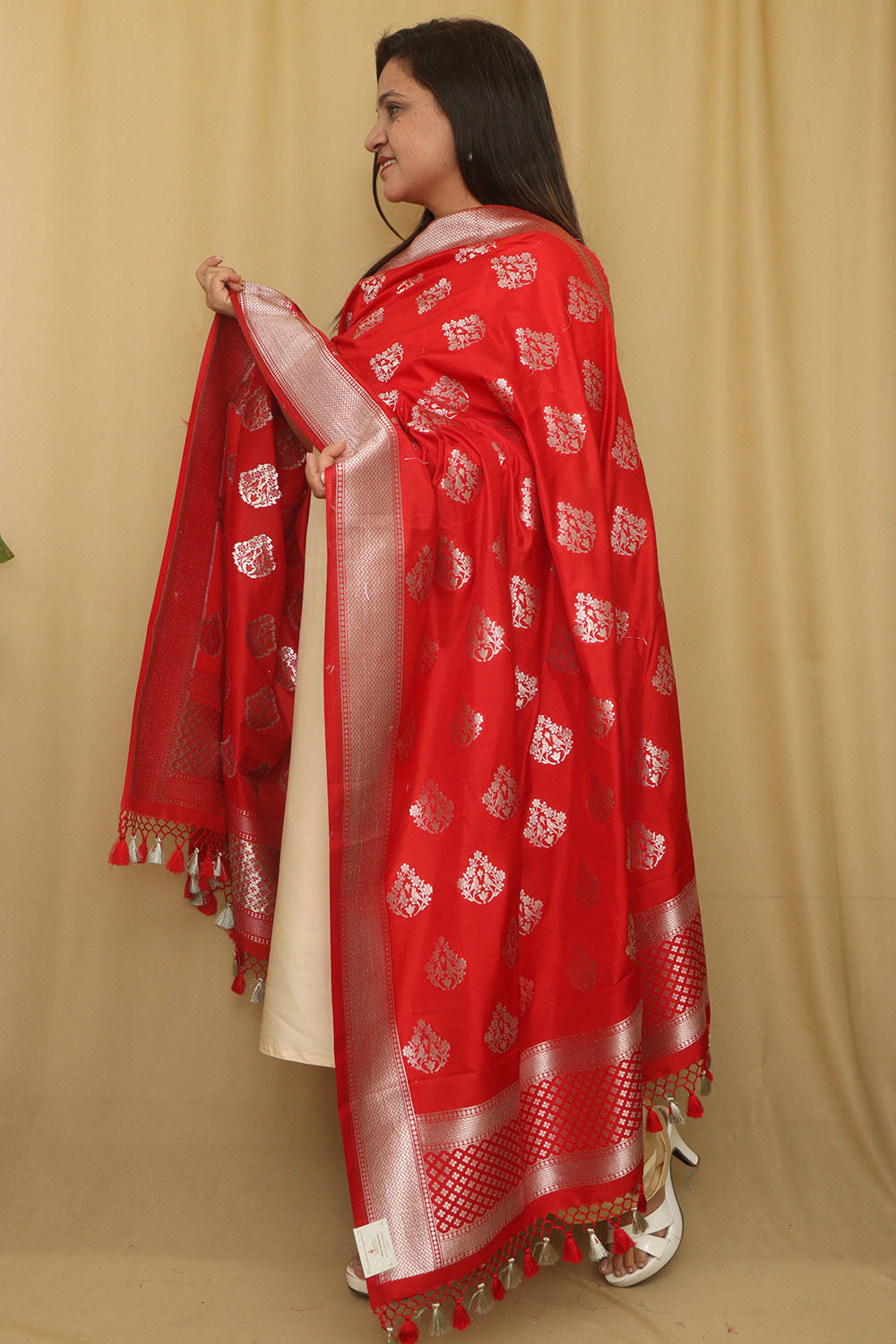 Stunning Red Banarasi Silk Dupatta - Luxurion World