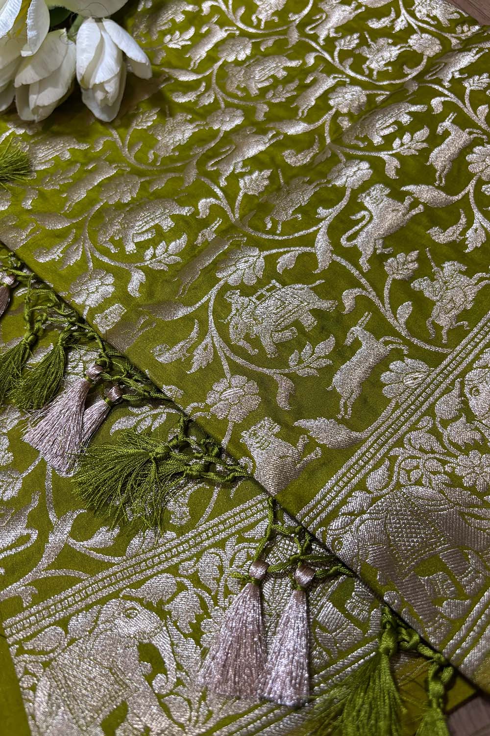 Green Banarasi Silk Shikargah Design Dupatta - Luxurion World- Crafted Heirlooms