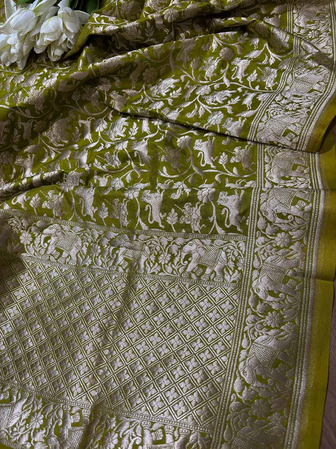 Green Banarasi Silk Shikargah Design Dupatta - Luxurion World- Crafted Heirlooms