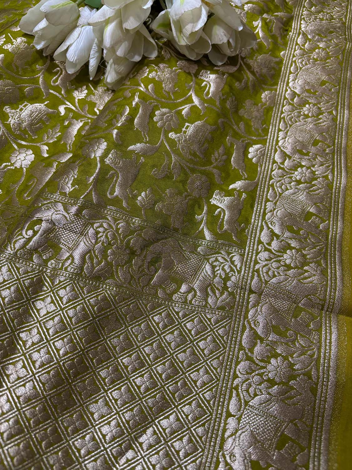 Green Banarasi Silk Shikargah Design Dupatta - Luxurion World- Crafted Heirlooms