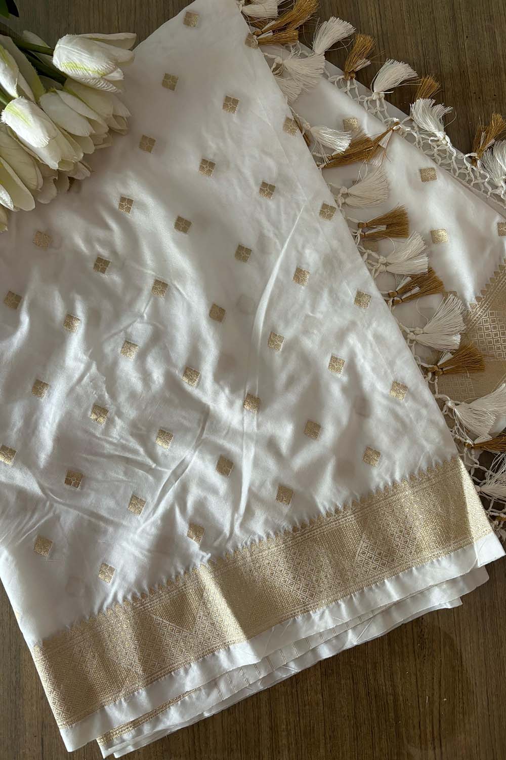 Stunning Dyeable Banarasi Silk Booti Design Dupatta - Luxurion World