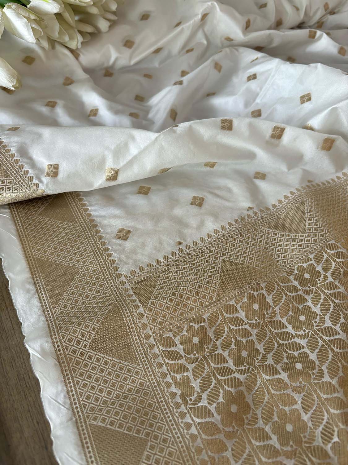 Stunning Dyeable Banarasi Silk Booti Design Dupatta - Luxurion World