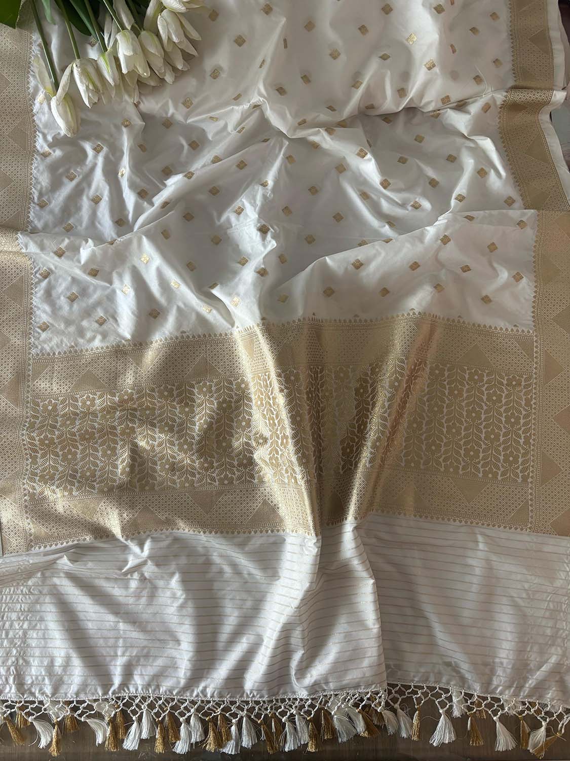 Stunning Dyeable Banarasi Silk Booti Design Dupatta - Luxurion World