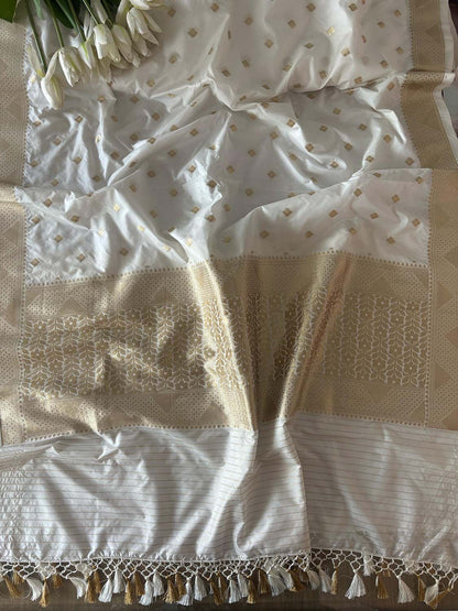 Stunning Dyeable Banarasi Silk Booti Design Dupatta - Luxurion World