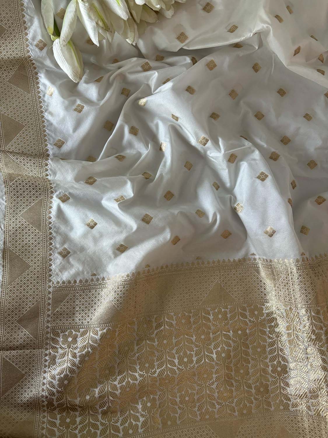 Stunning Dyeable Banarasi Silk Booti Design Dupatta - Luxurion World