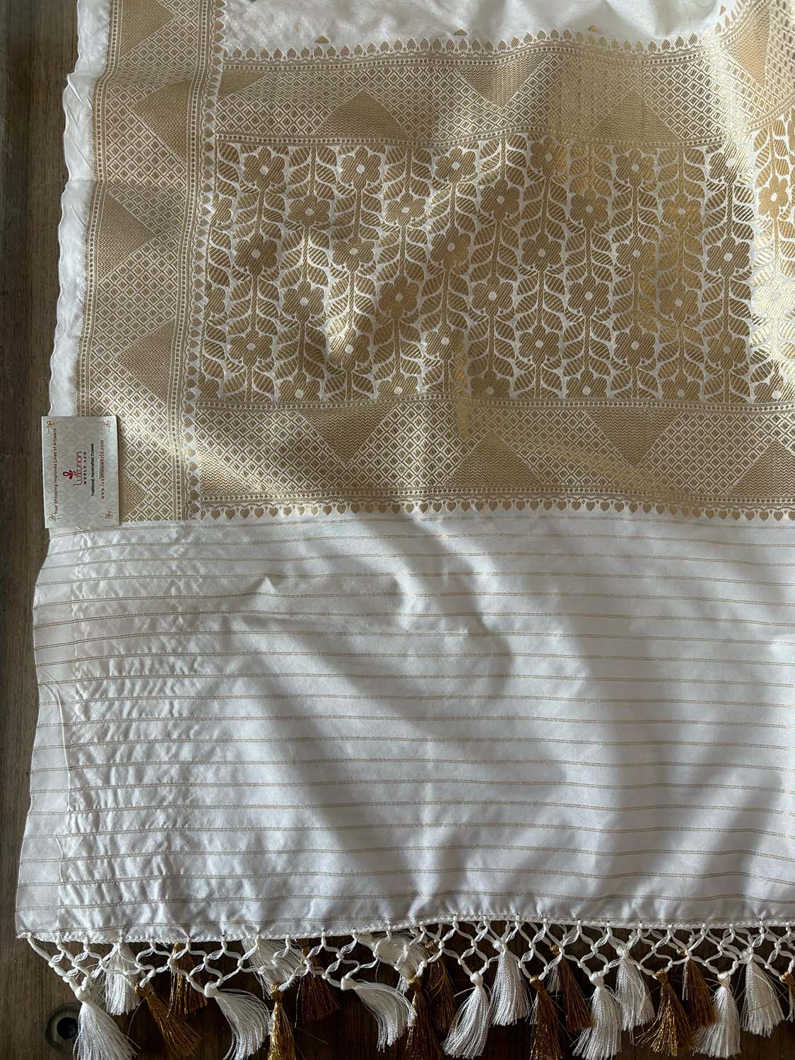 Stunning Dyeable Banarasi Silk Booti Design Dupatta - Luxurion World