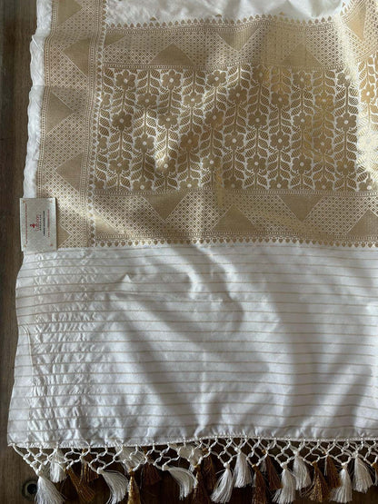 Stunning Dyeable Banarasi Silk Booti Design Dupatta - Luxurion World