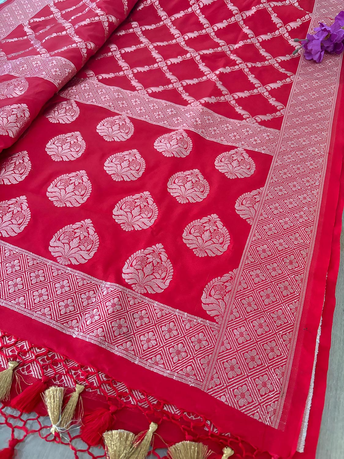 Elegant Red Banarasi Silk Dupatta - Luxurion World