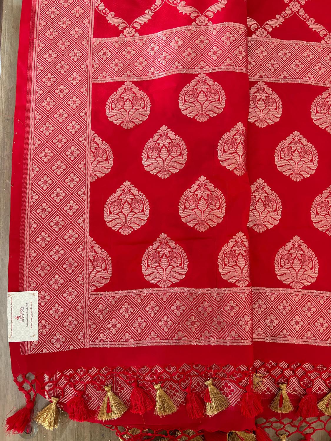 Elegant Red Banarasi Silk Dupatta - Luxurion World