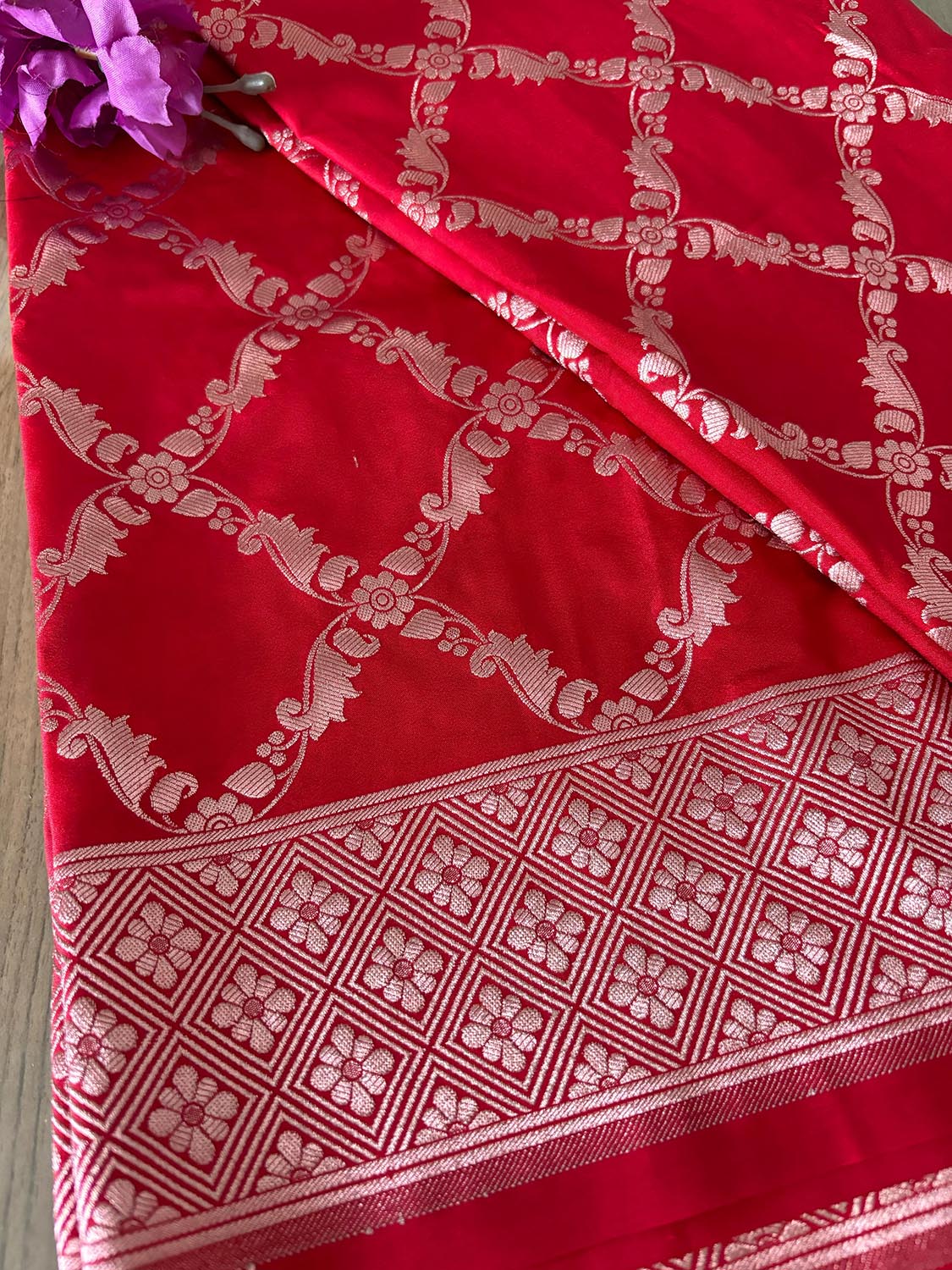 Elegant Red Banarasi Silk Dupatta - Luxurion World