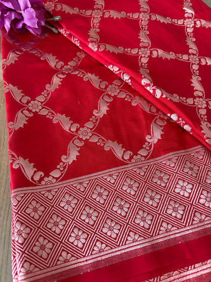 Elegant Red Banarasi Silk Dupatta - Luxurion World