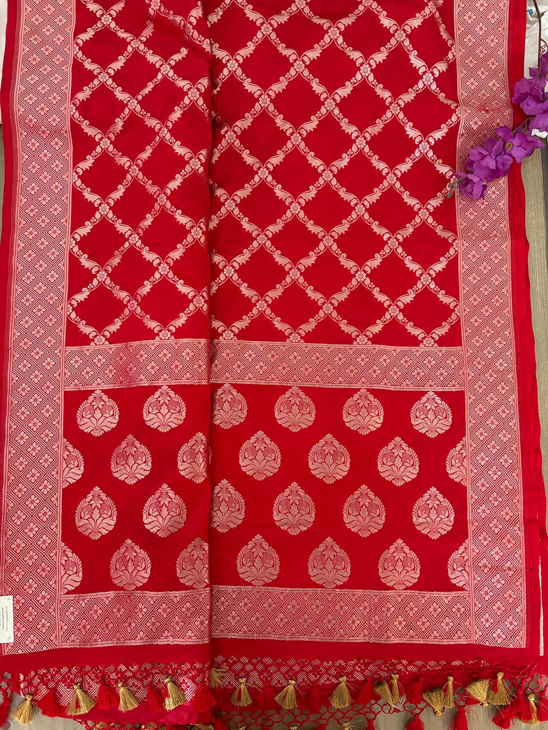 Elegant Red Banarasi Silk Dupatta - Luxurion World
