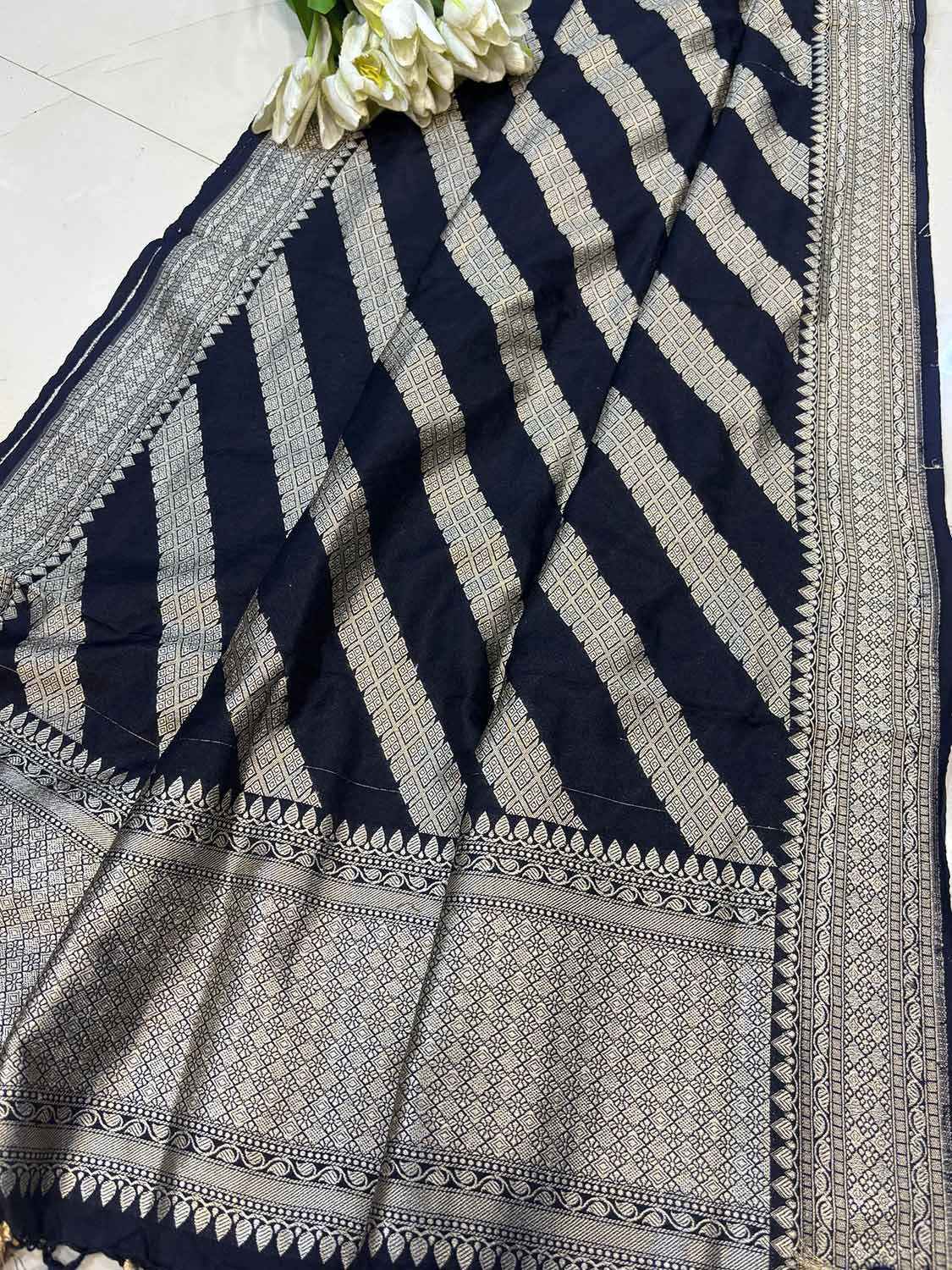 Black Banarasi Silk Stripe Design Dupatta - Luxurion World