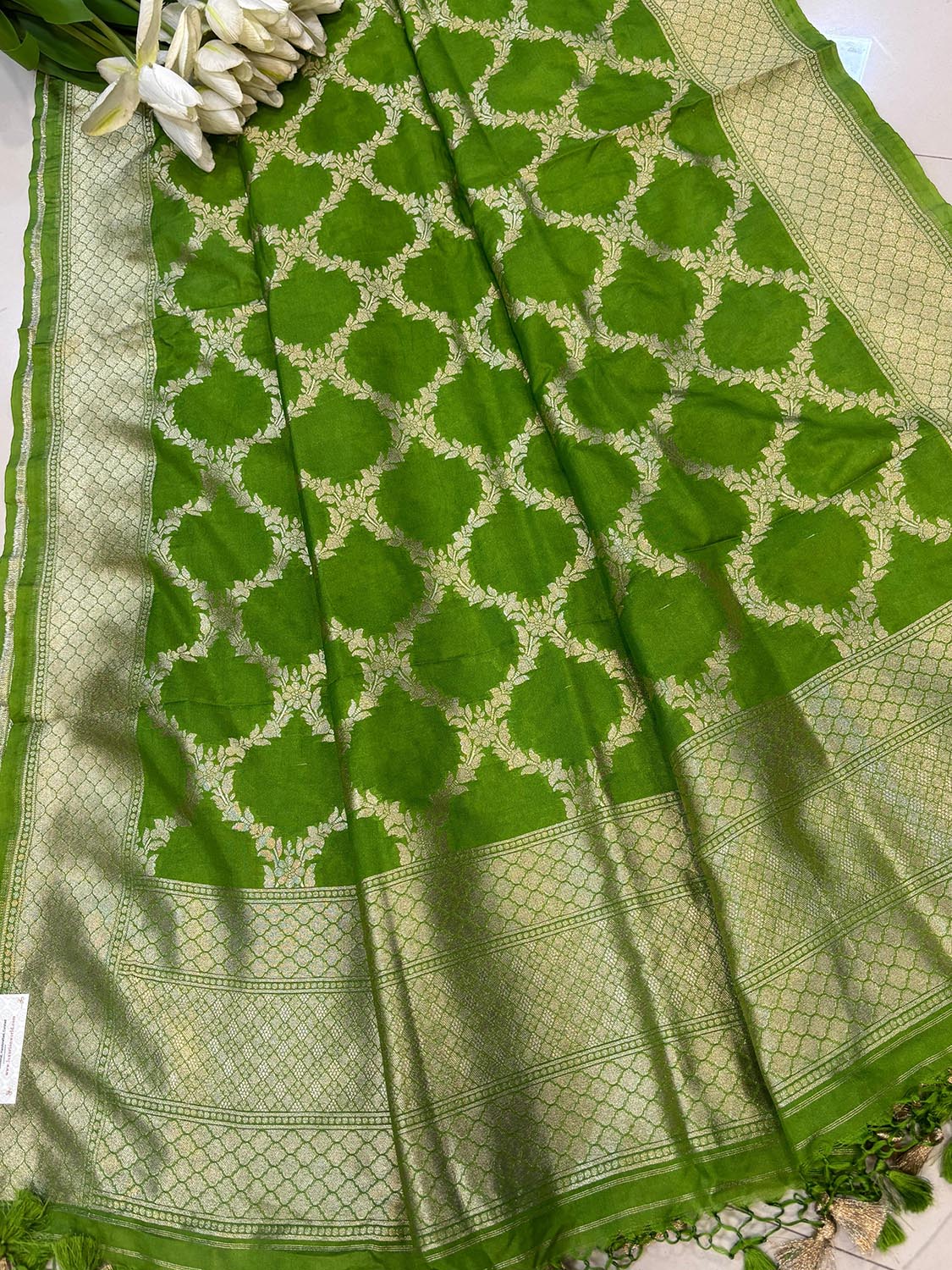 Green Banarasi Silk Dupatta - Luxurion World- Crafted Heirlooms