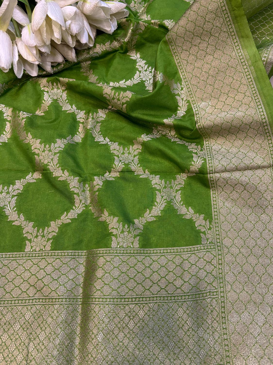 Green Banarasi Silk Dupatta - Luxurion World- Crafted Heirlooms