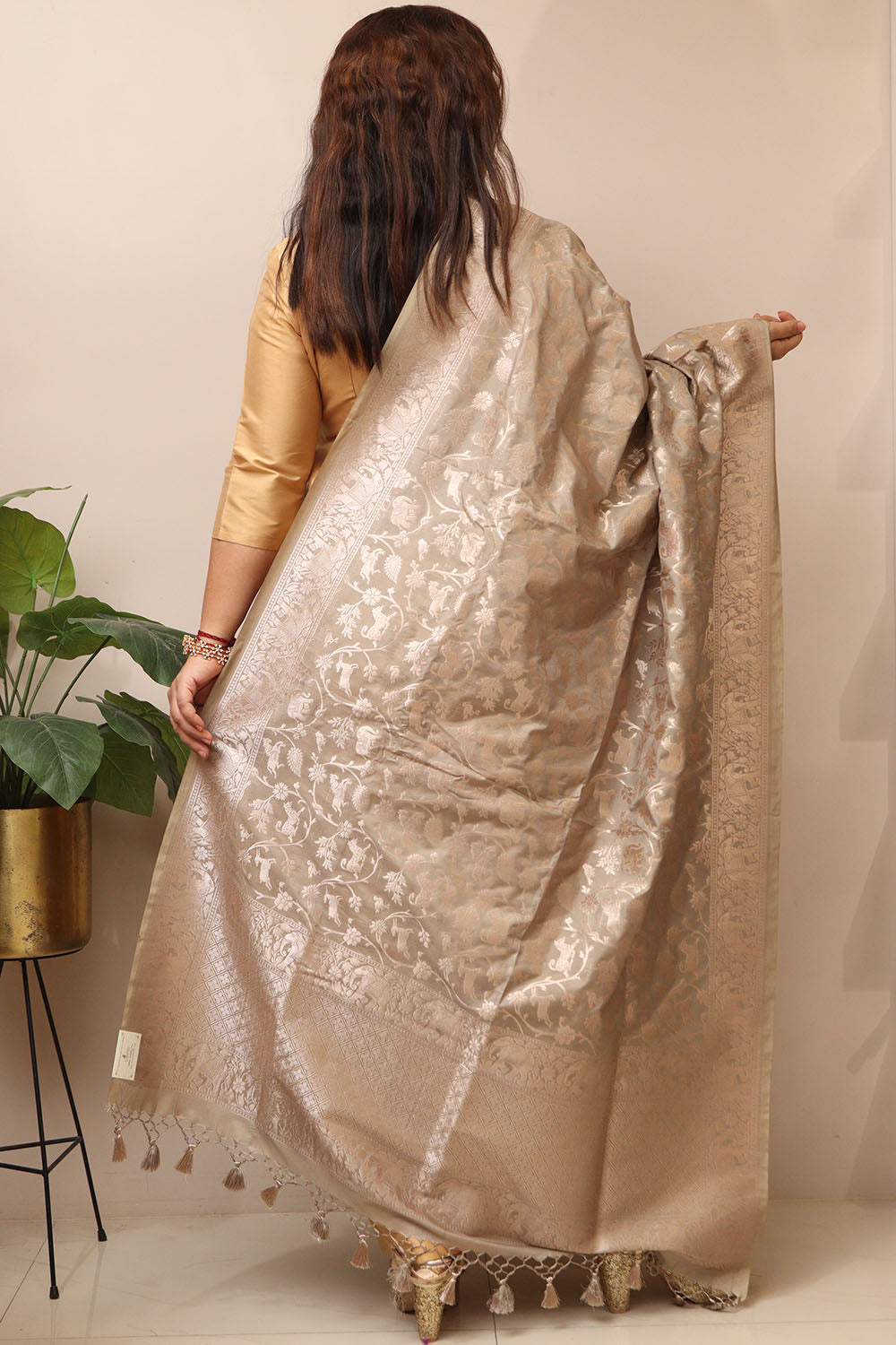 Elegant Grey Banarasi Silk Dupatta with Shikargah Design - Luxurion World- Crafted Heirlooms