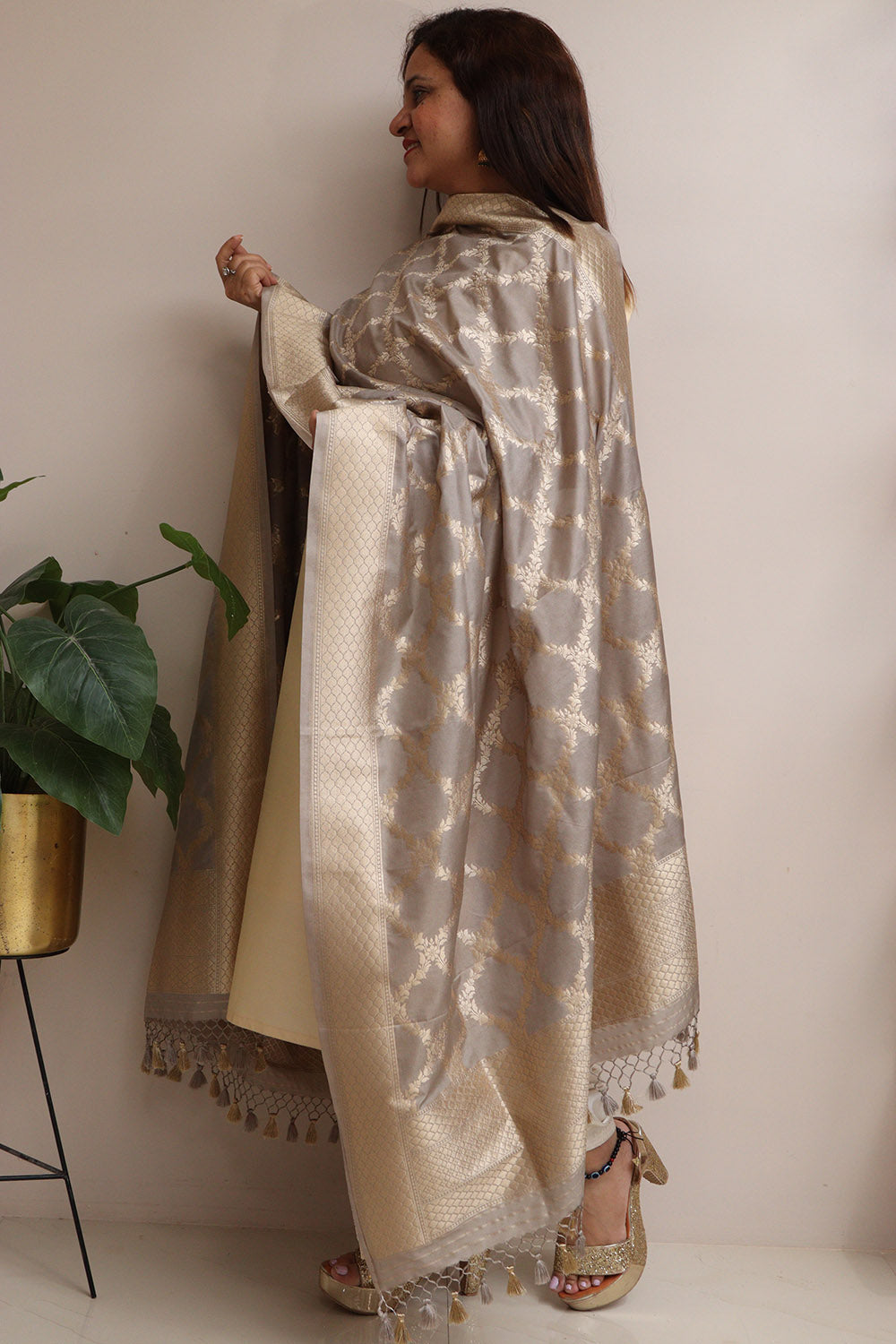 Elegant Grey Banarasi Silk Dupatta - Luxurion World- Crafted Heirlooms
