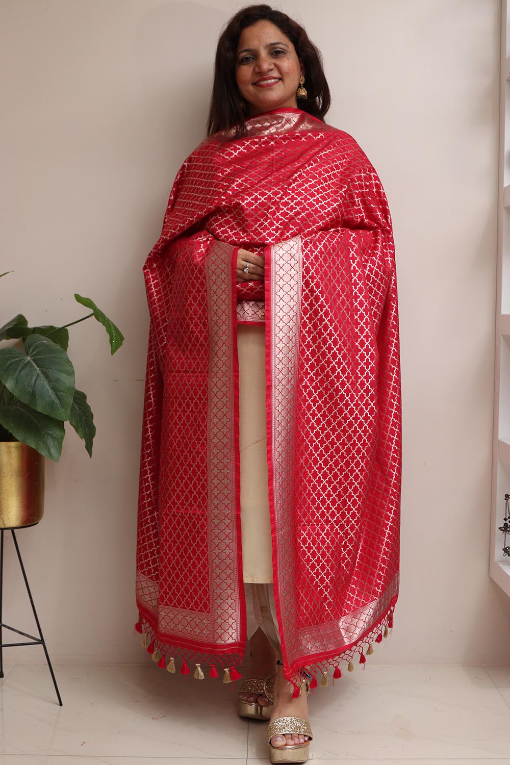 Elegant Red Banarasi Silk Dupatta - Luxurion World