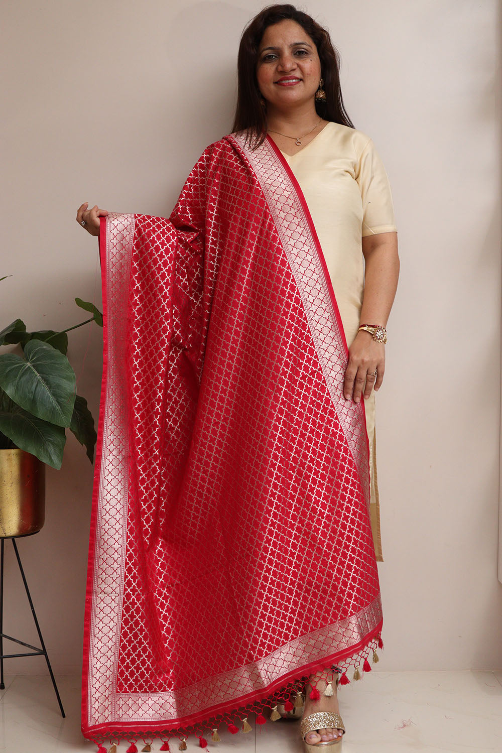 Elegant Red Banarasi Silk Dupatta - Luxurion World