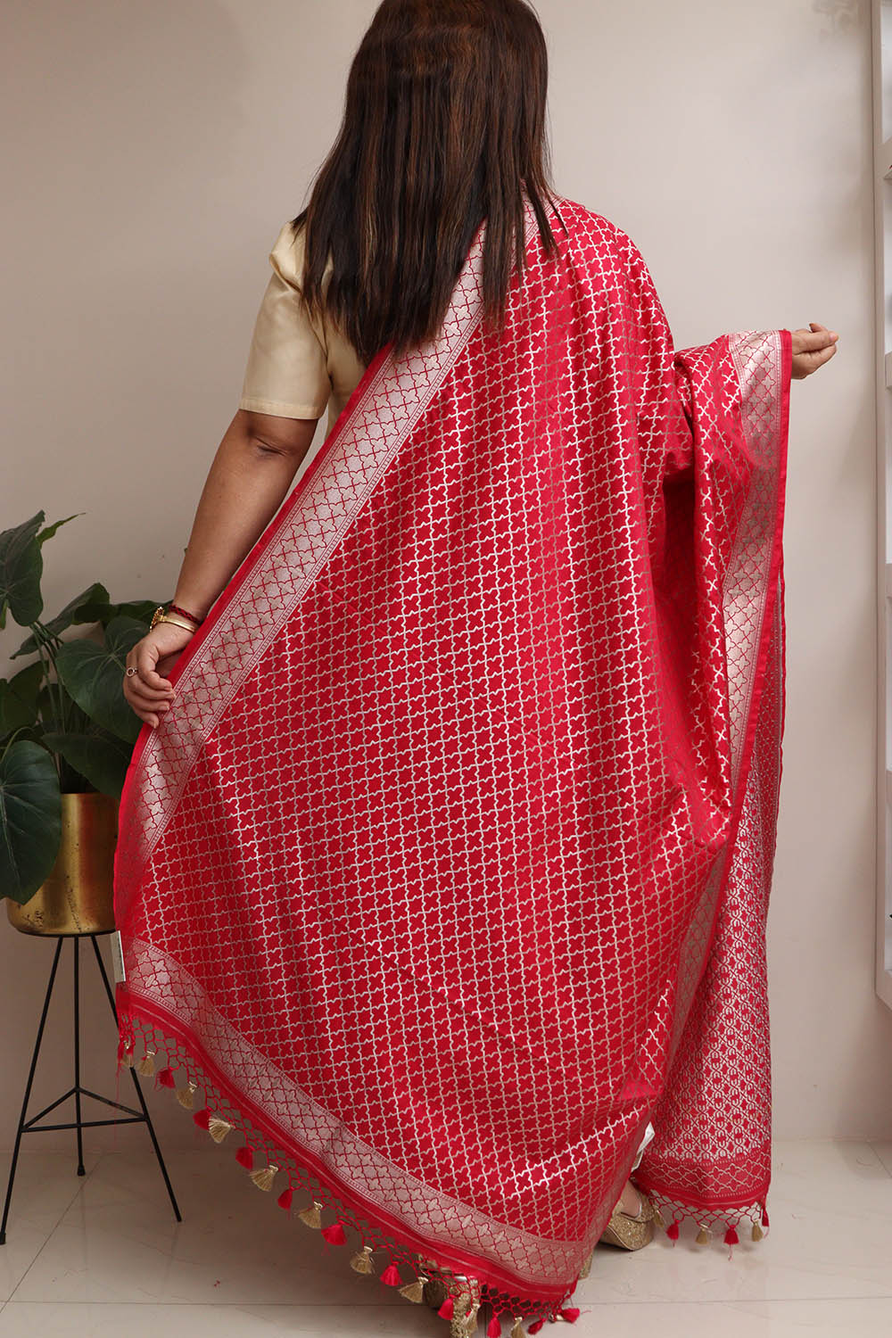 Elegant Red Banarasi Silk Dupatta - Luxurion World