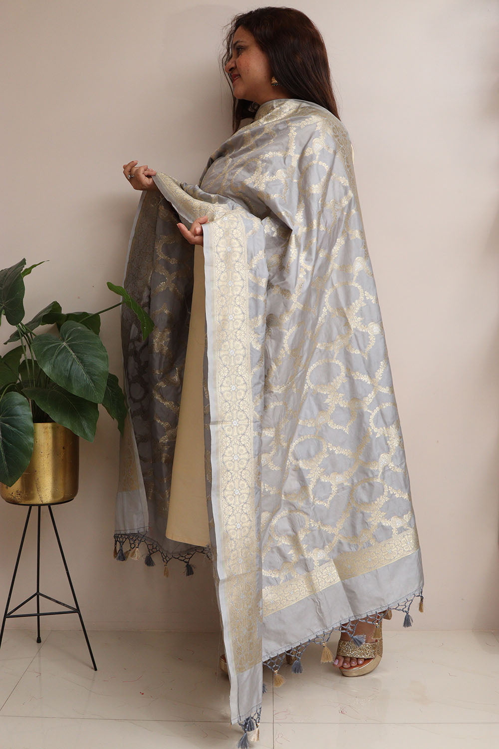 Elegant Grey Banarasi Silk Dupatta - Luxurion World- Crafted Heirlooms