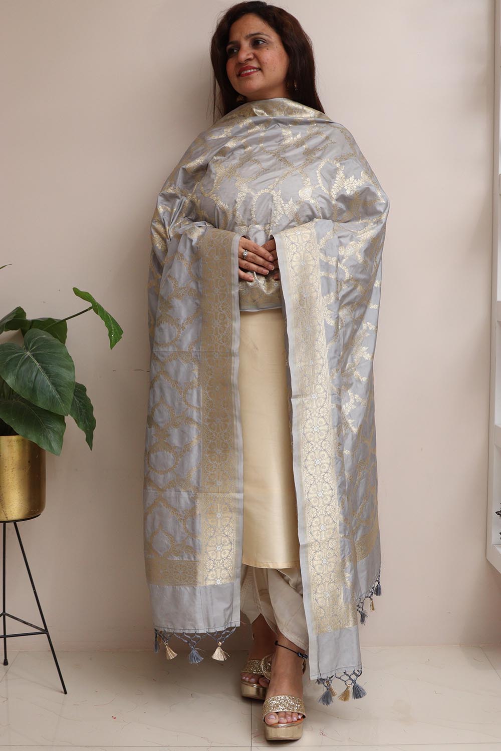 Elegant Grey Banarasi Silk Dupatta - Luxurion World- Crafted Heirlooms