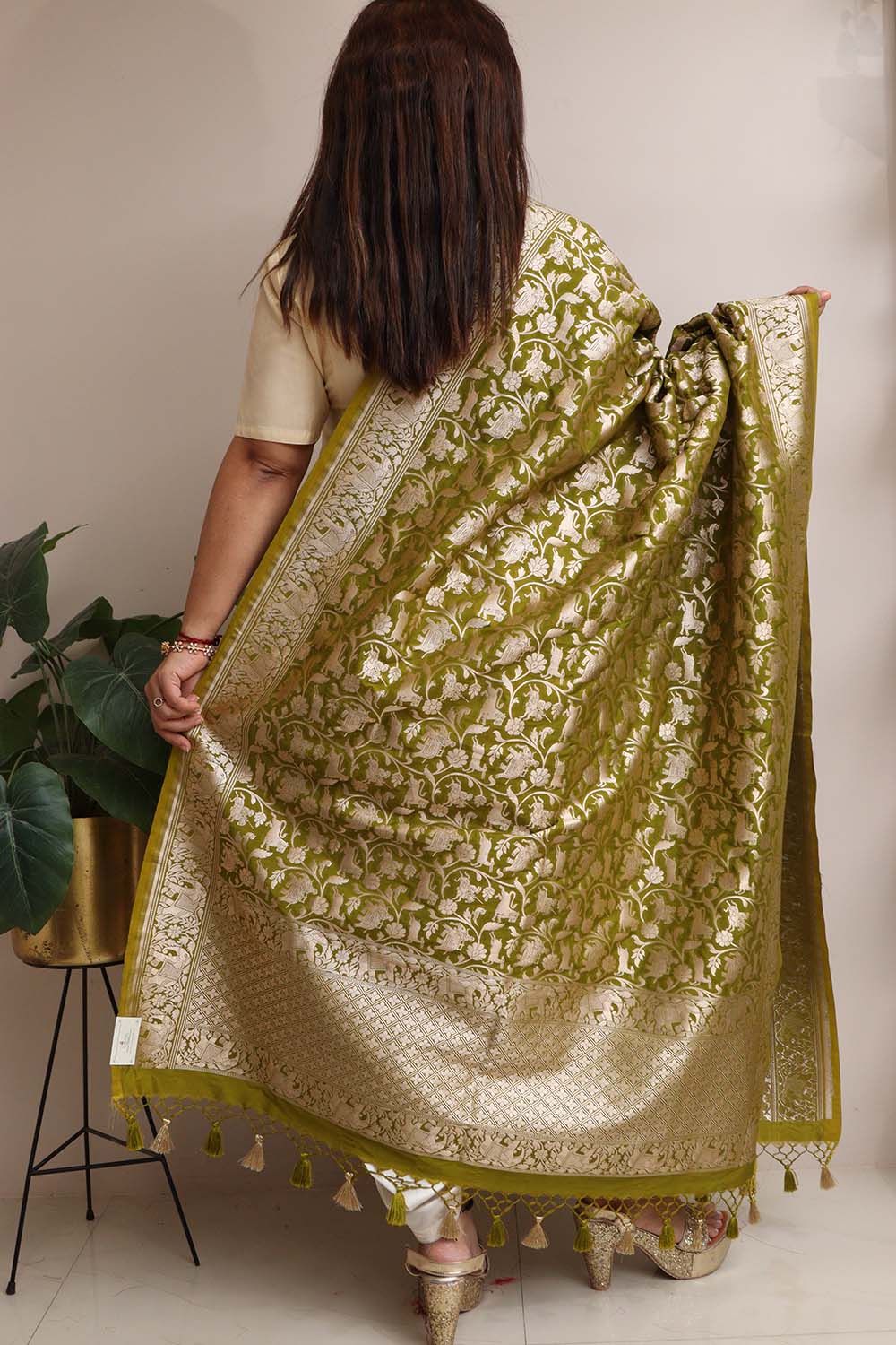 Elegant Green Banarasi Silk Shikargah Design Dupatta - Luxurion World
