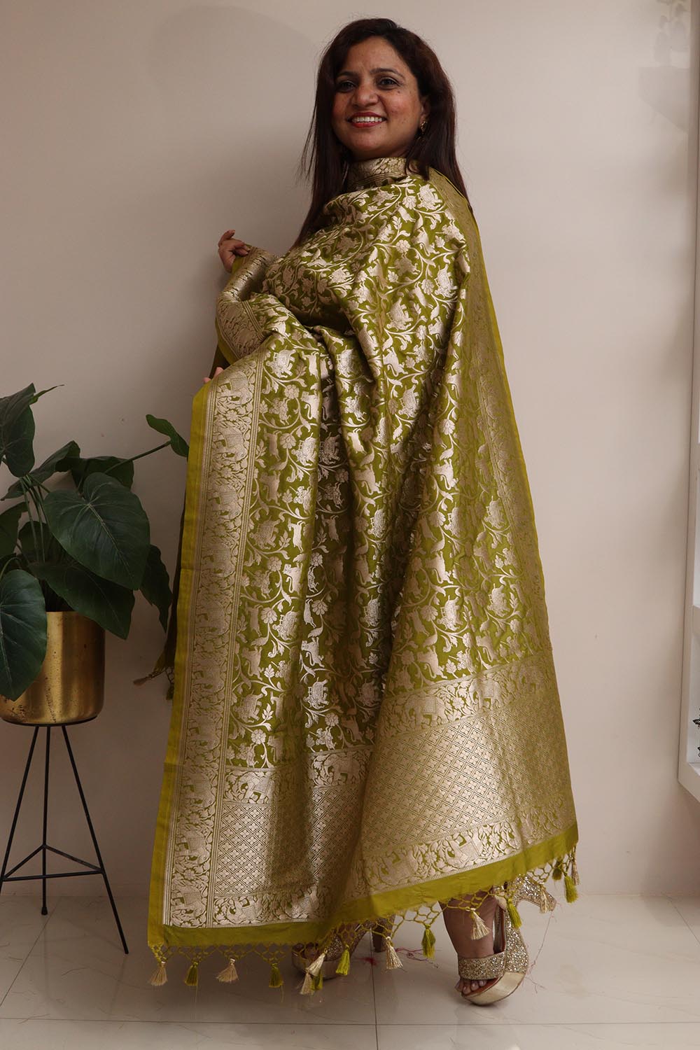Elegant Green Banarasi Silk Shikargah Design Dupatta - Luxurion World