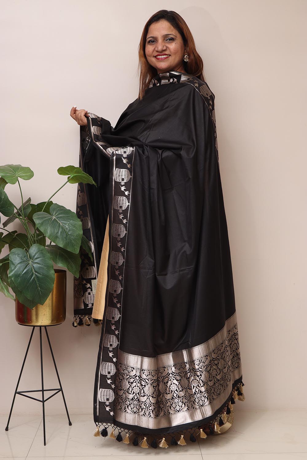 Elegant Black Banarasi Silk Dupatta - Luxurion World- Crafted Heirlooms