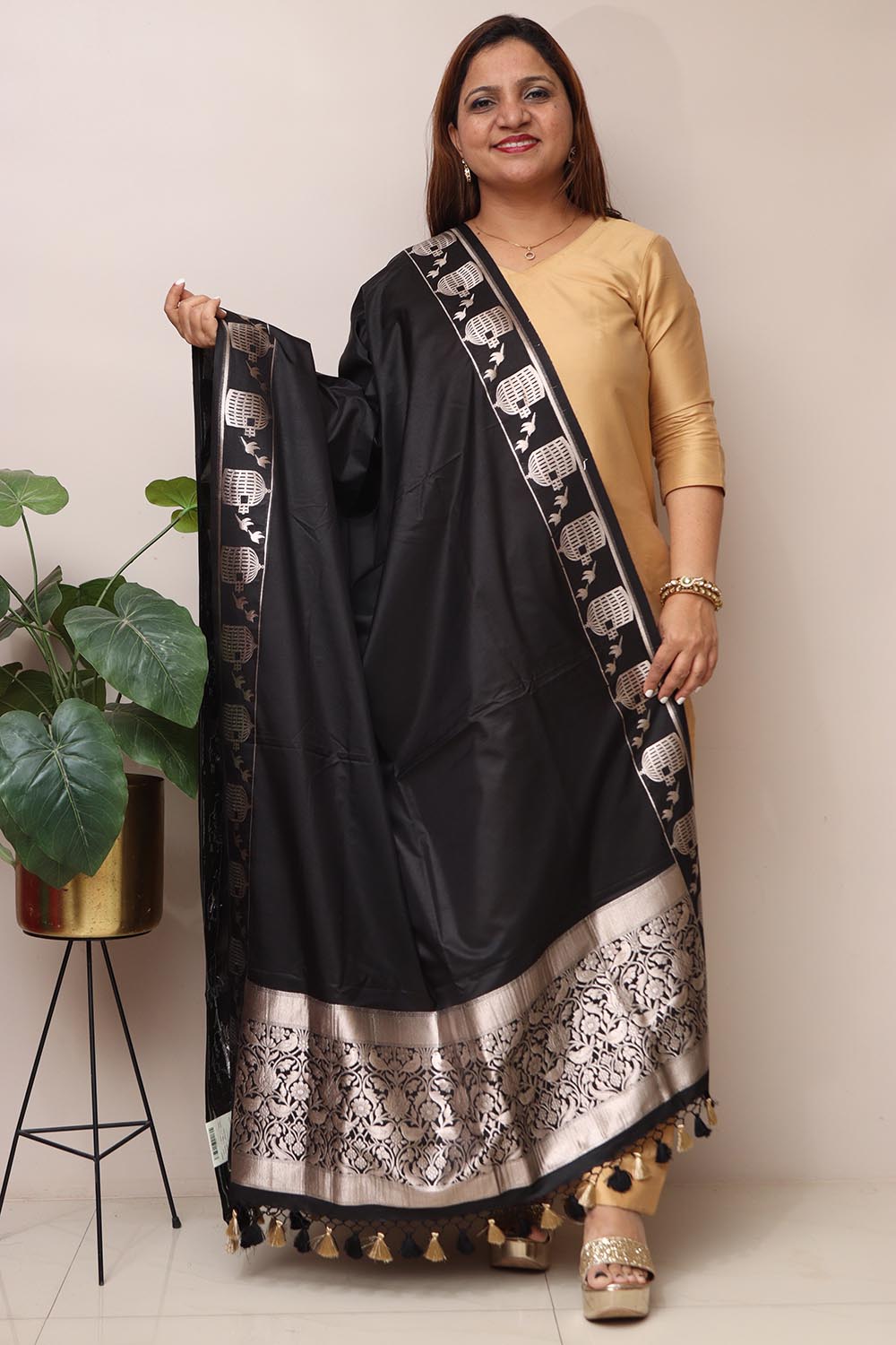 Elegant Black Banarasi Silk Dupatta - Luxurion World- Crafted Heirlooms
