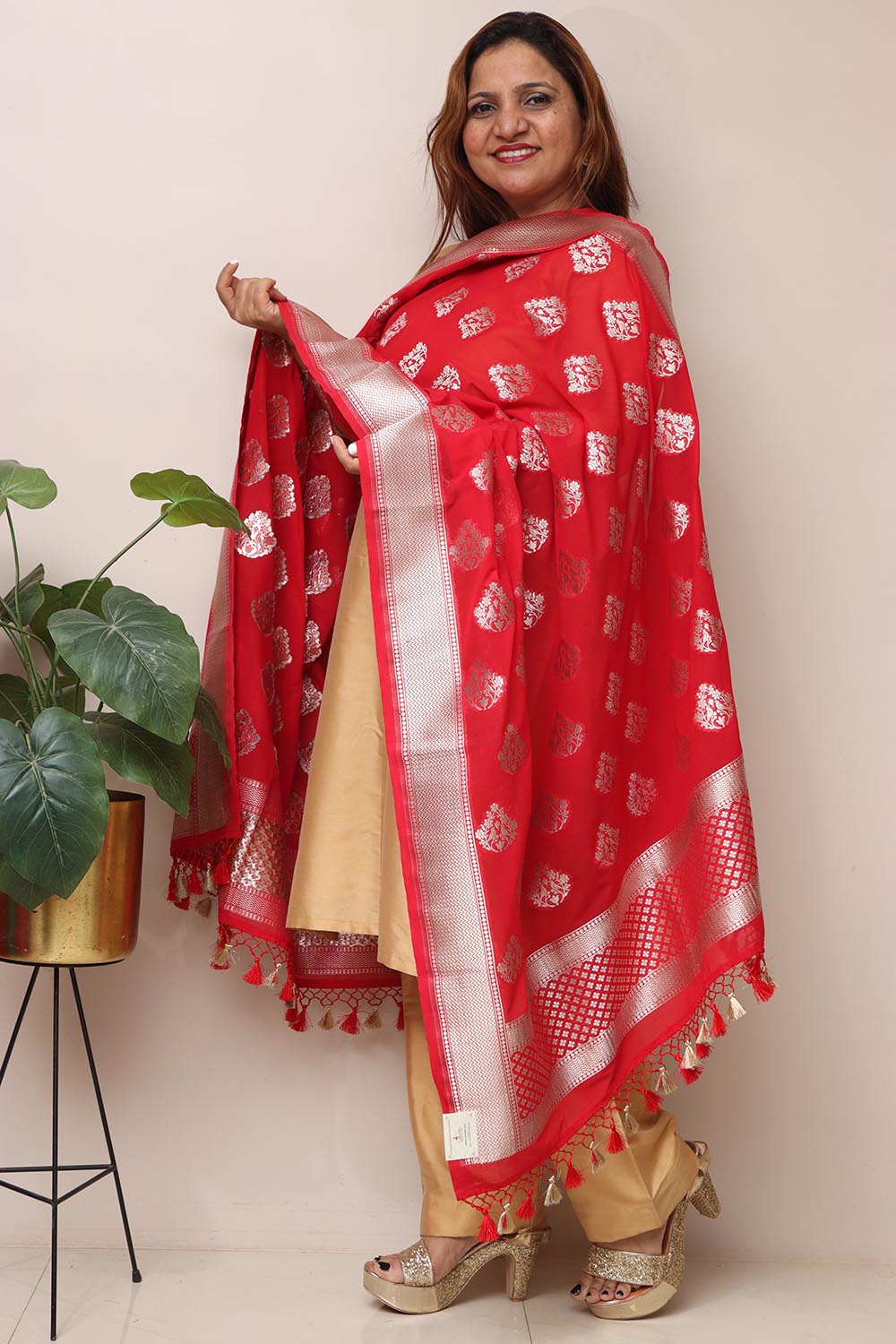 Elegant Red Banarasi Georgette Dupatta - Luxurion World