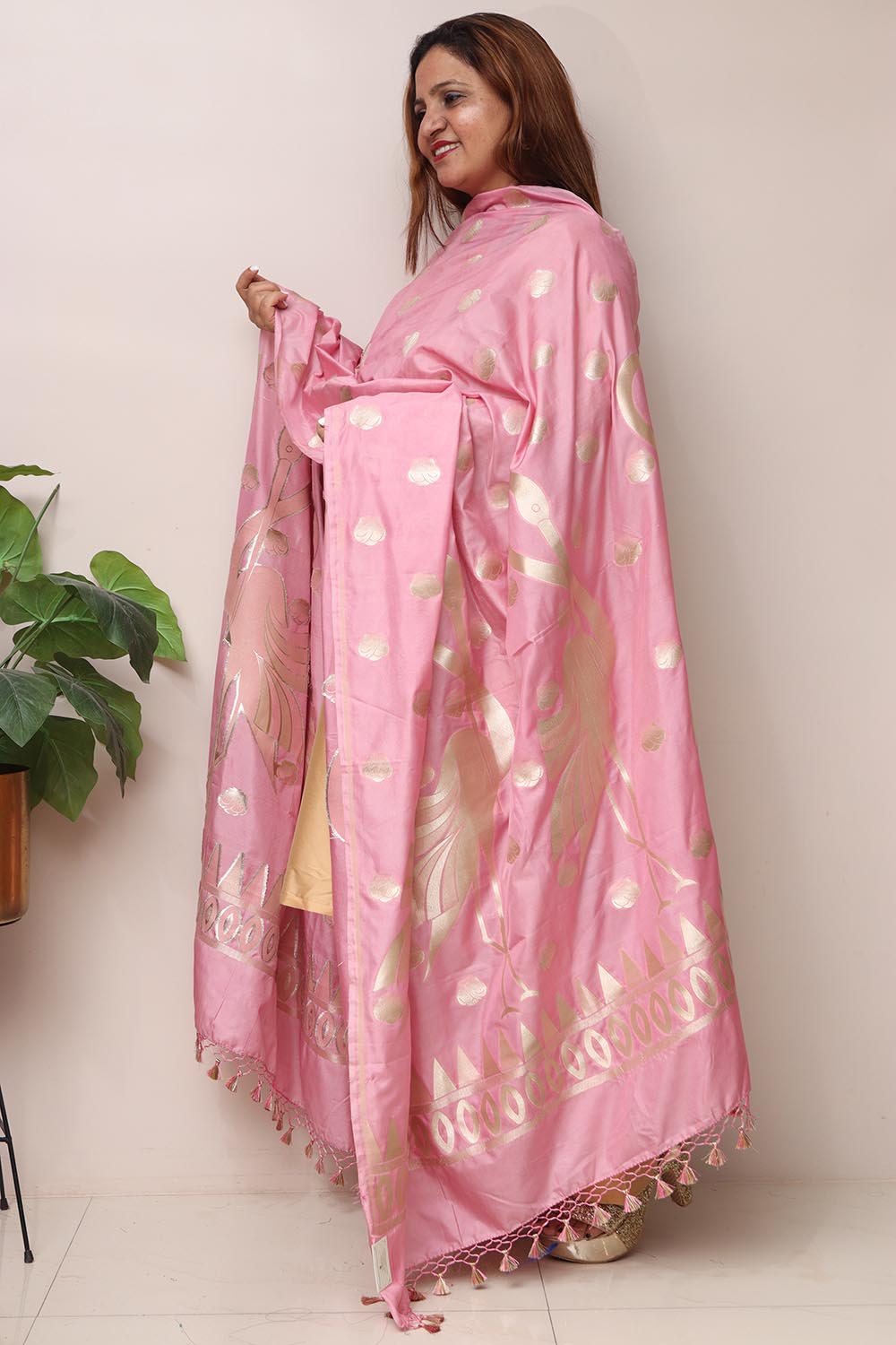 Beautiful Pink Banarasi Silk Bird Design Dupatta - Luxurion World- Crafted Heirlooms
