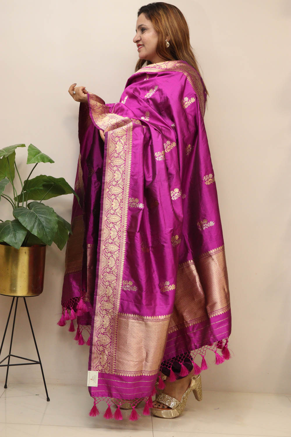 Purple Handloom Banarasi Pure Katan Silk Flower Design Dupatta - Luxurion World