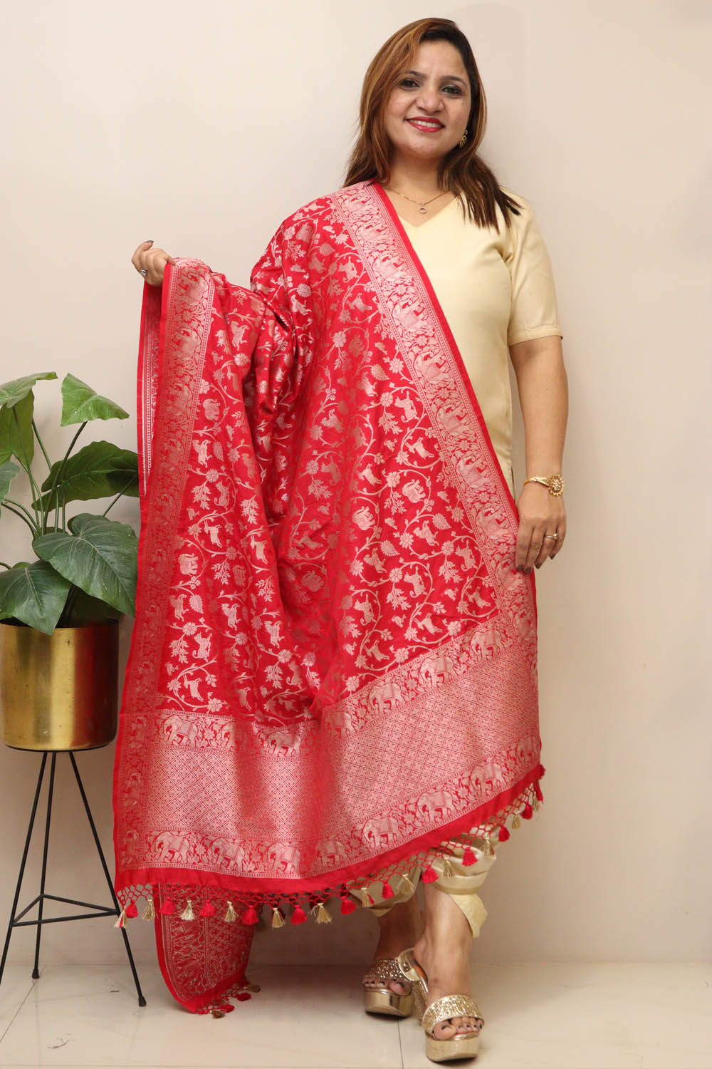 Red Banarasi Silk Dupatta - Luxurion World