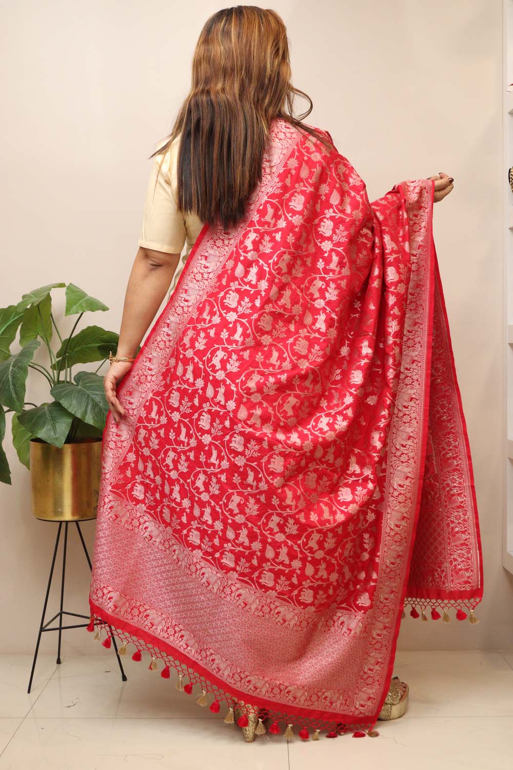 Red Banarasi Silk Dupatta - Luxurion World