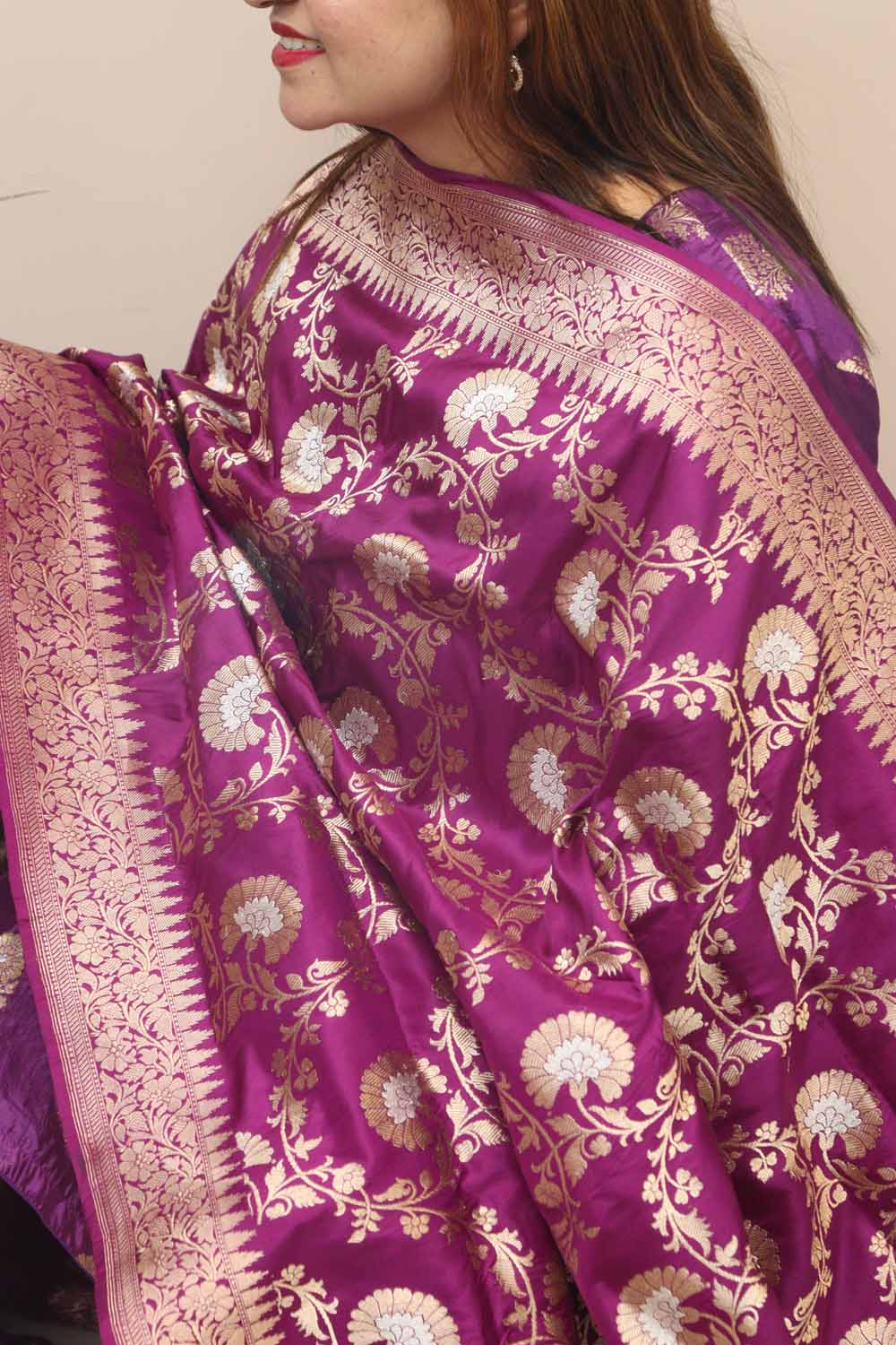 Exquisite Purple Handloom Banarasi Pure Katan Silk Flower Design Sona Roopa Dupatta - Luxurion World