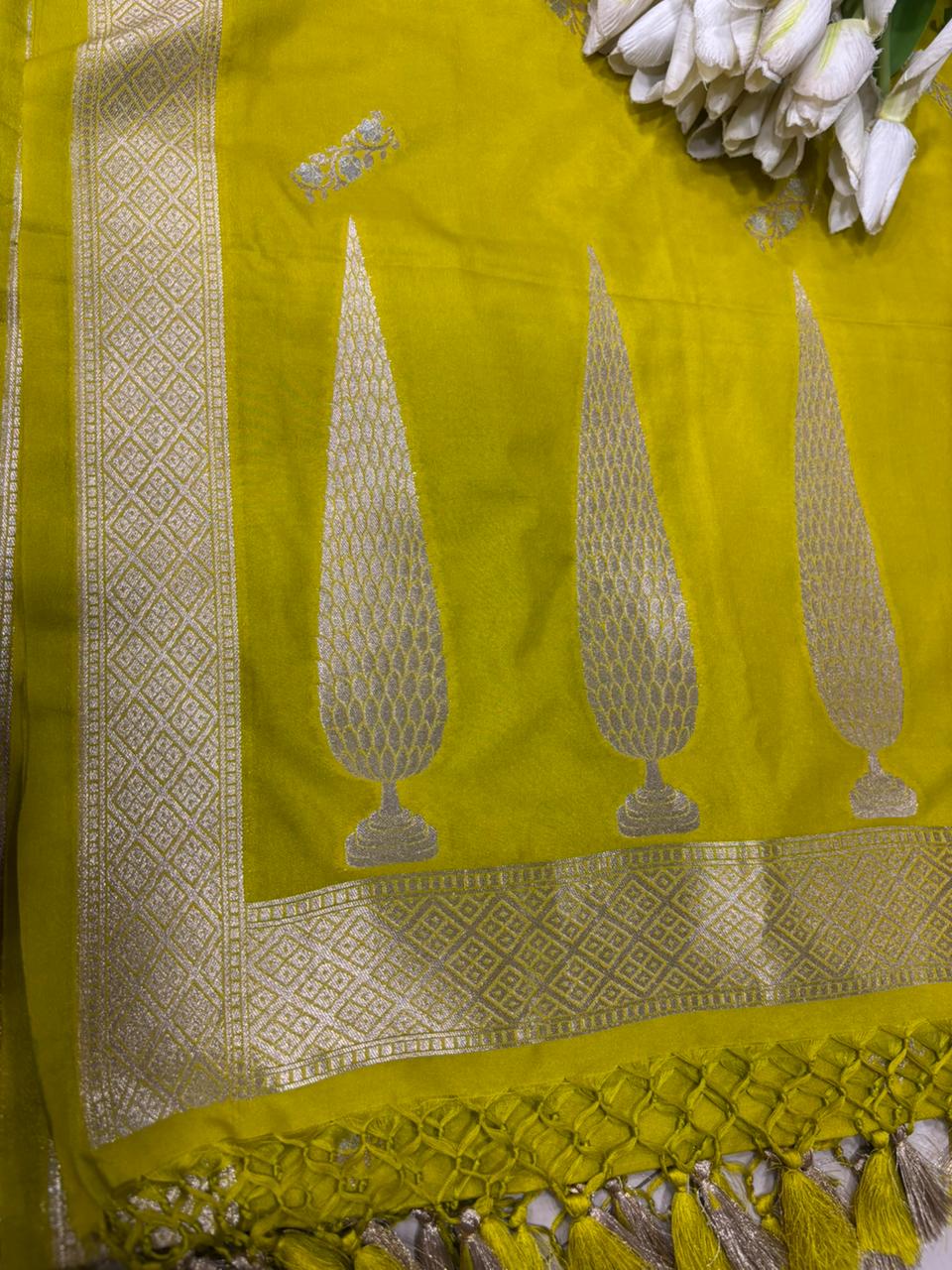 Stunning Green Banarasi Silk Dupatta with Sona Roopa - Luxurion World- Crafted Heirlooms