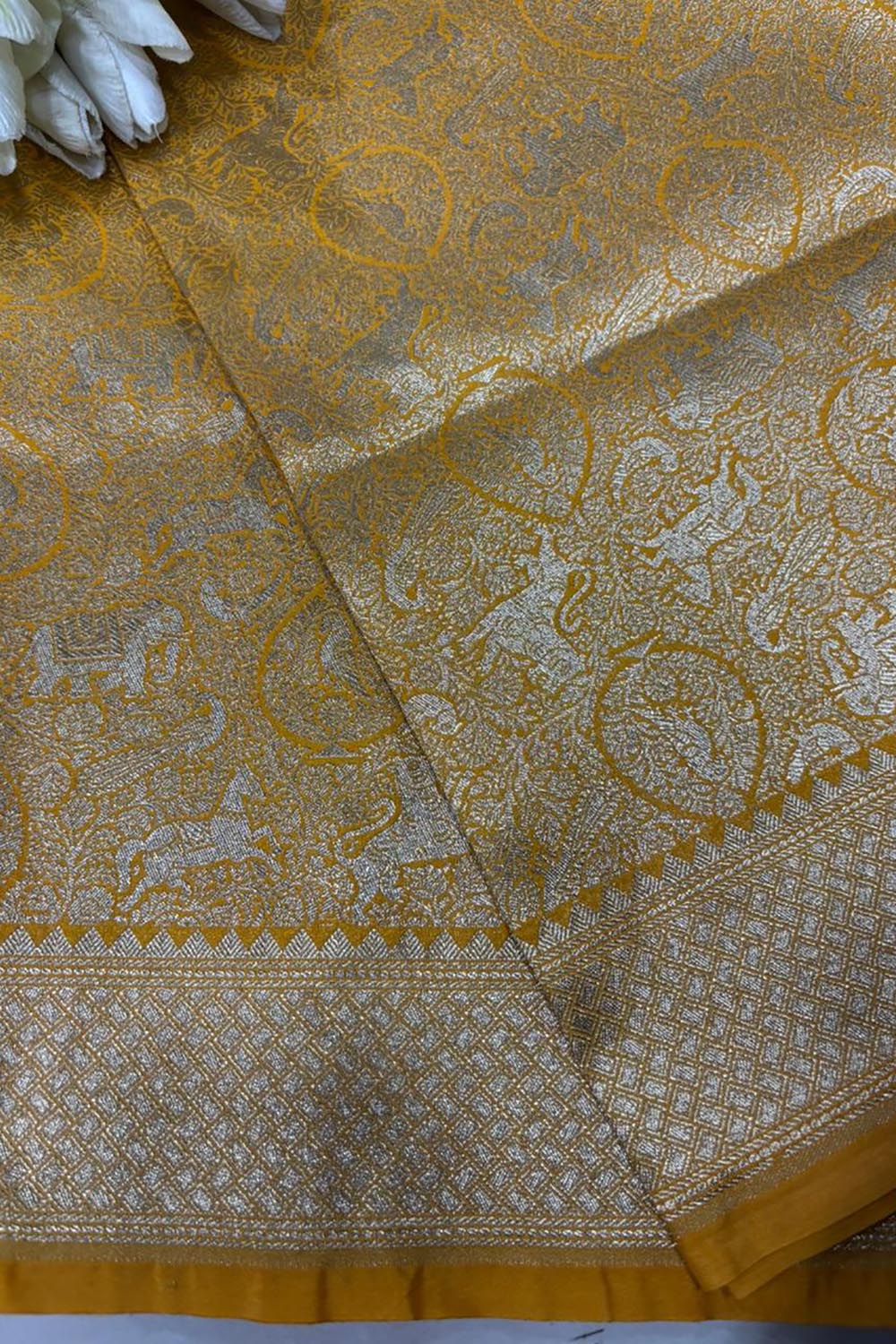 Yellow Banarasi Silk Dupatta with Floral Design - Luxurion World- Crafted Heirlooms