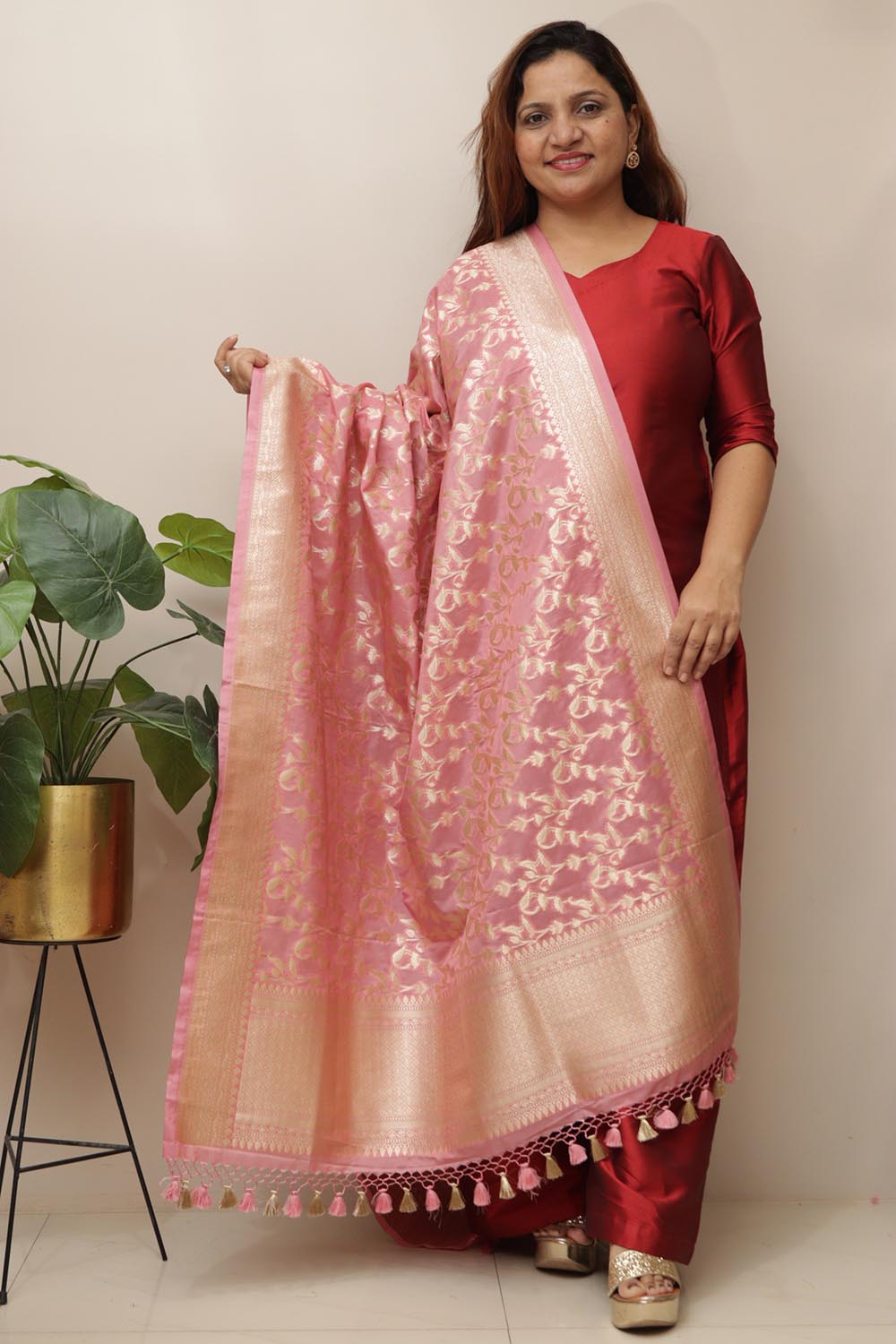 Stunning Pink Banarasi Silk Flower Dupatta - Luxurion World