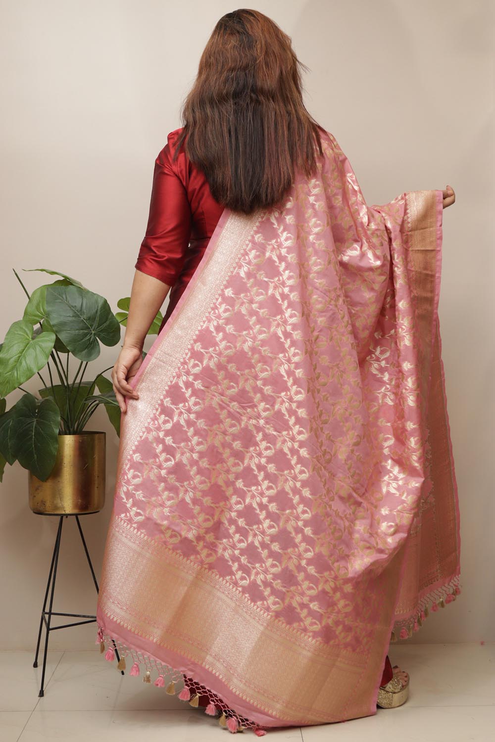 Stunning Pink Banarasi Silk Flower Dupatta - Luxurion World