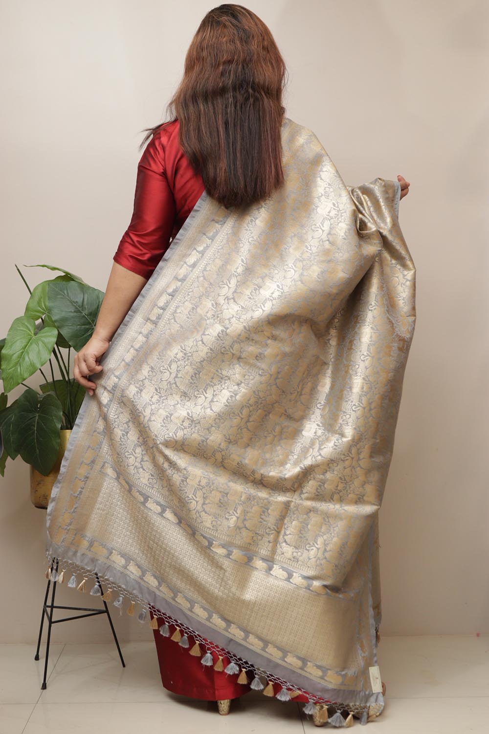 Elegant Grey Banarasi Silk Dupatta with Floral Design - Luxurion World- Crafted Heirlooms