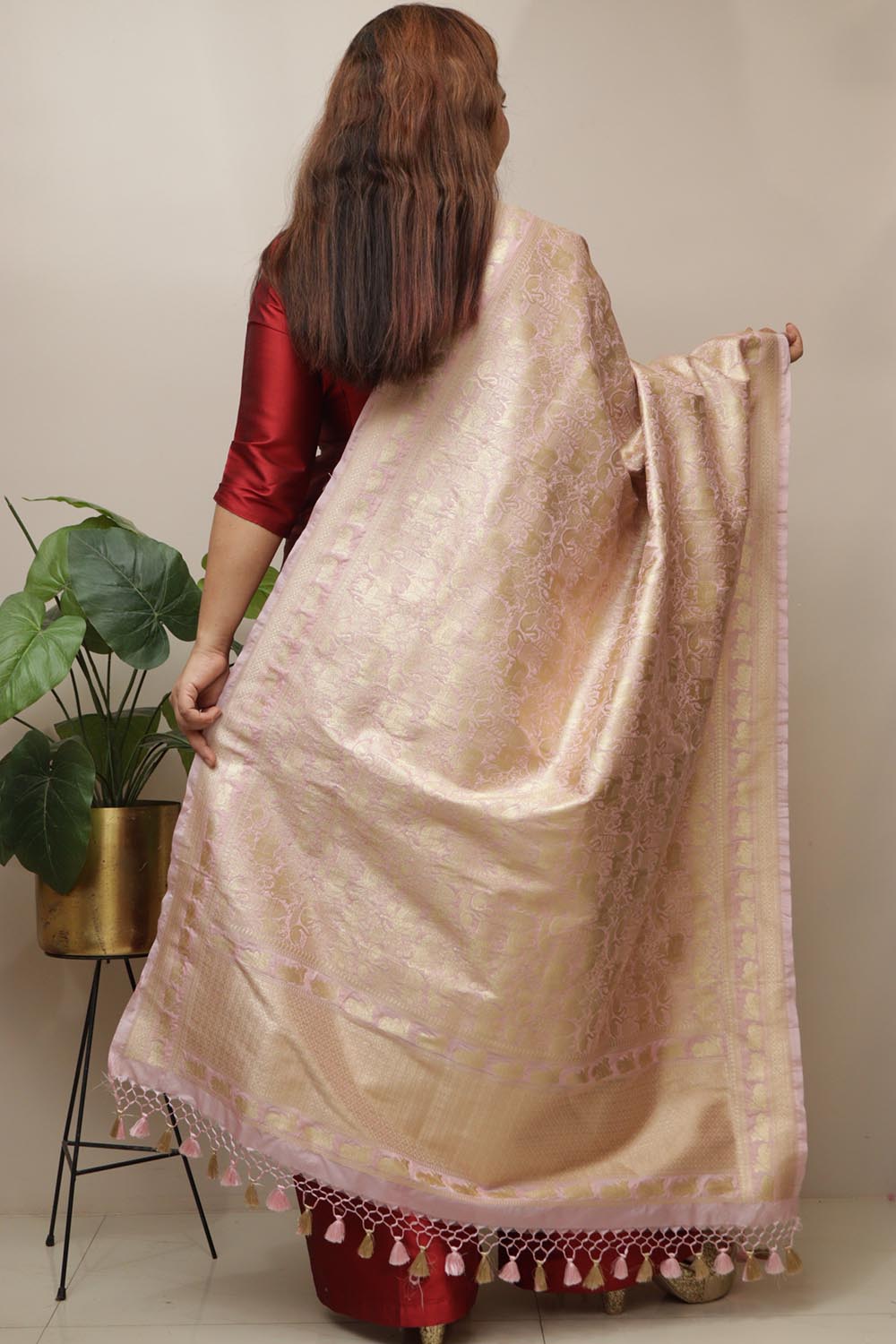 Stunning Pink Banarasi Silk Dupatta with Floral Design - Luxurion World- Crafted Heirlooms