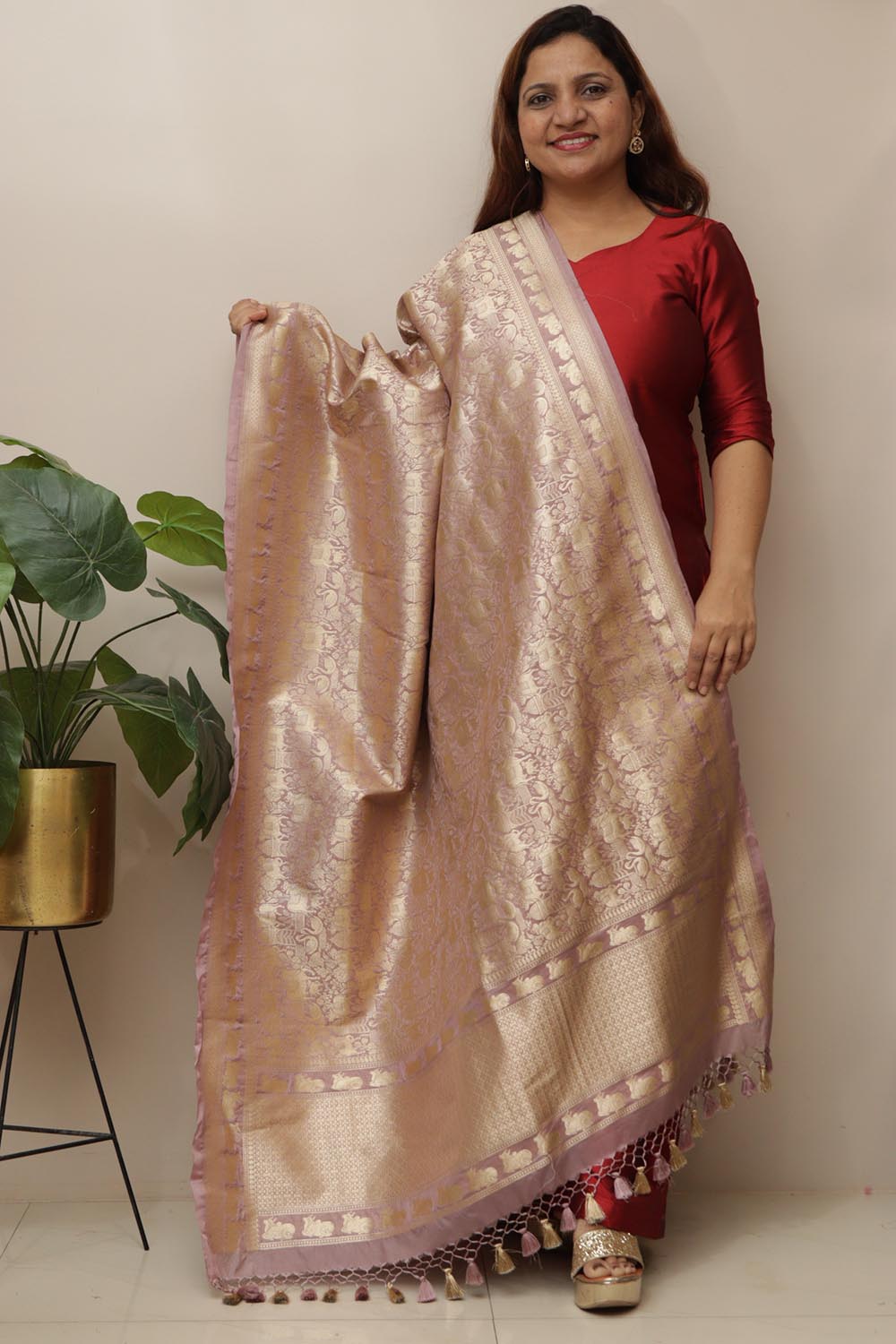 Pastel Purple Banarasi Silk Dupatta with Floral Design - Luxurion World- Crafted Heirlooms