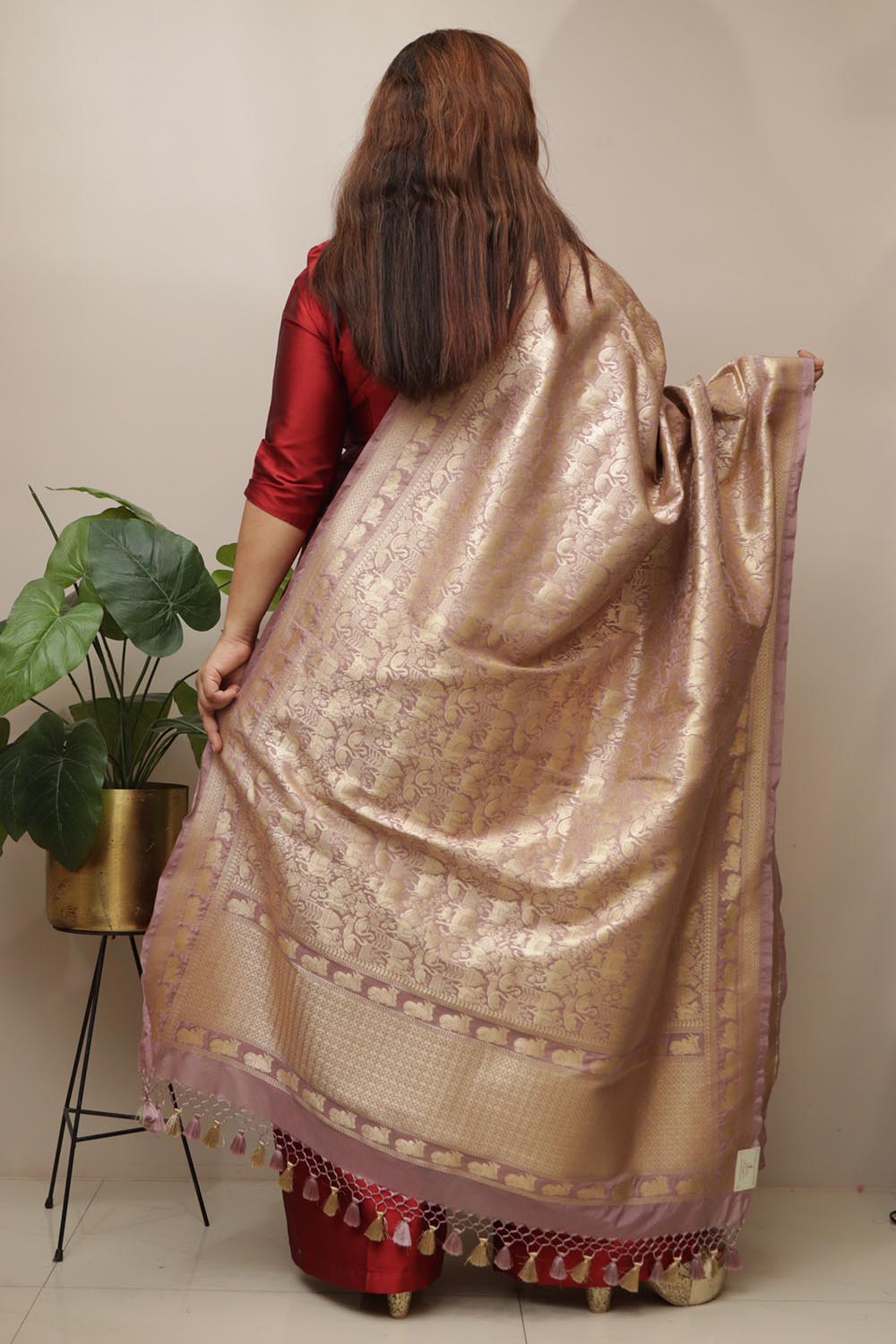Pastel Purple Banarasi Silk Dupatta with Floral Design - Luxurion World- Crafted Heirlooms