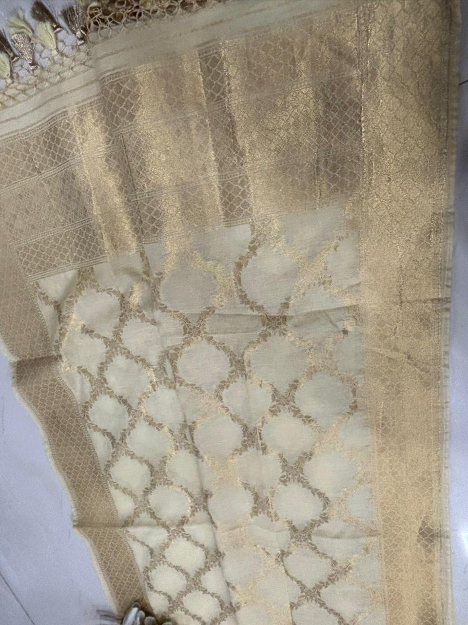 Soft and Elegant Pastel Banarasi Cotton Dupatta - Luxurion World
